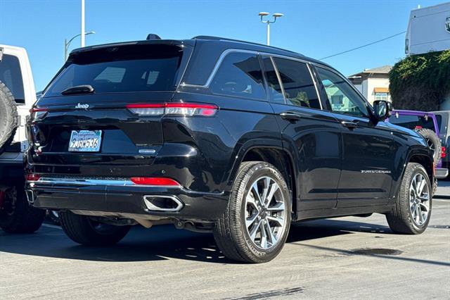 Used 2023 Jeep Grand Cherokee Overland w/ Luxury Tech Group IV AWD/4WD image 3