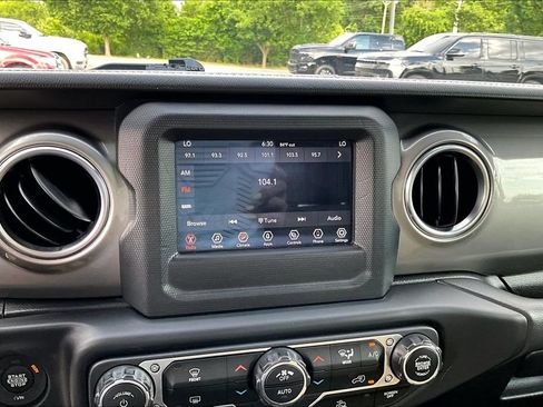 Used 2021 Jeep Wrangler Unlimited Sahara AWD/4WD image 30