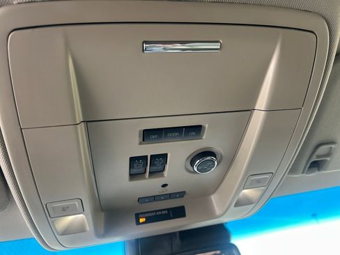 Used 2017 Chevrolet Suburban LT w/ Luxury Package image 16