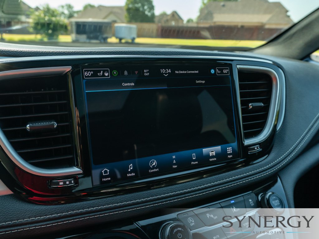 Used 2025 Chrysler Pacifica Limited FWD image 24