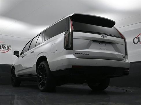 Used 2024 Cadillac Escalade ESV Sport Platinum w/ LPO, ONYX Package image 23