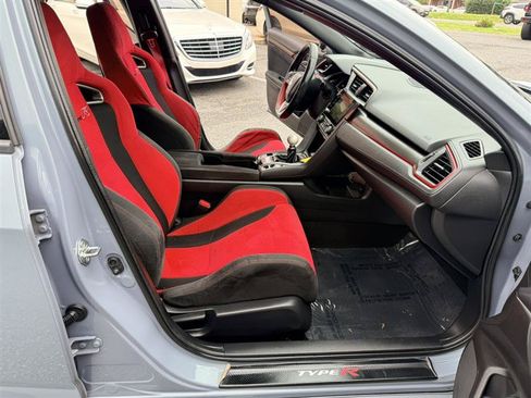 Used 2019 Honda Civic Type R image 11