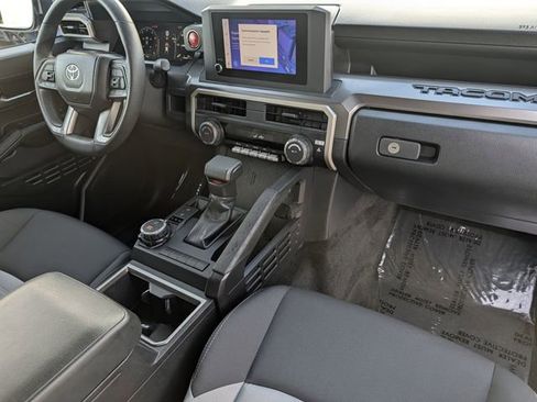 Used 2025 Toyota Tacoma TRD Sport image 32