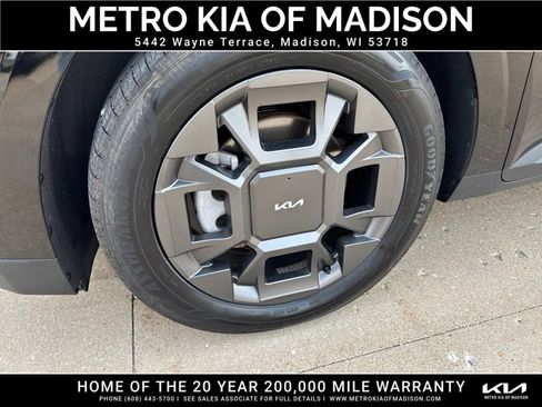 Used 2026 Kia Carnival EX FWD image 10