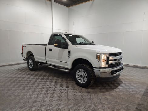 Used 2019 Ford F250 XLT w/ Camper Package AWD/4WD image 4