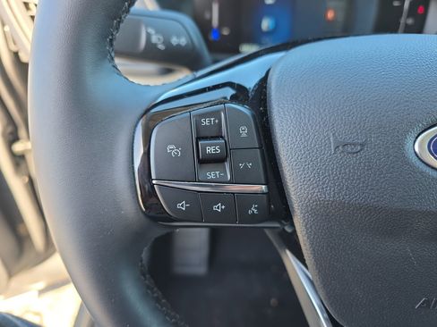 Used 2025 Ford Escape SE image 27