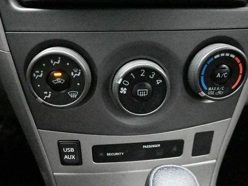 Used 2013 Toyota Corolla LE FWD image 18