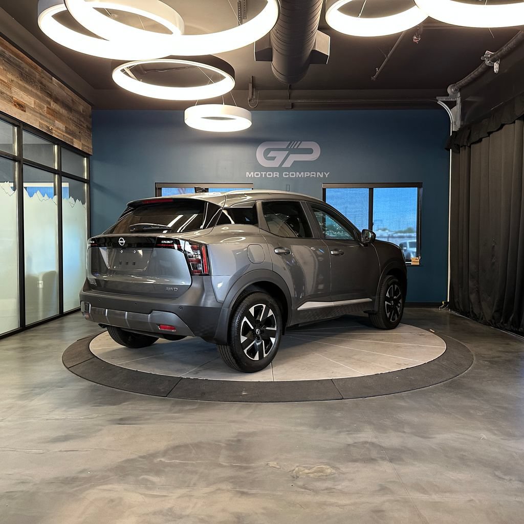 Used 2026 Nissan Kicks SV AWD/4WD image 3