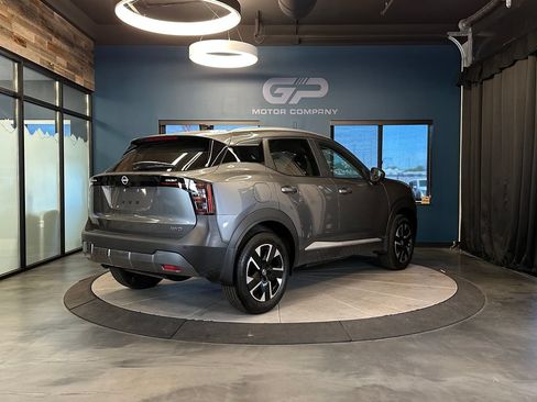 Used 2026 Nissan Kicks SV AWD/4WD image 3