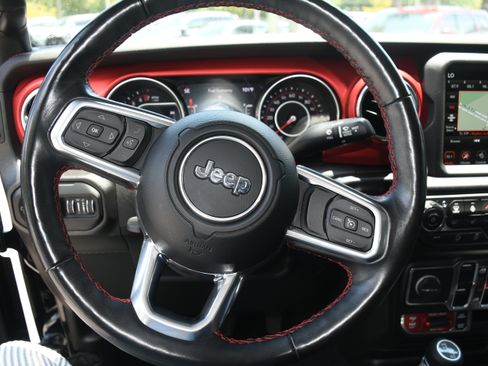 Used 2022 Jeep Gladiator Rubicon w/ Cold Weather Group AWD/4WD image 11