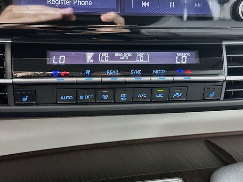 Certified 2024 Toyota Sienna XLE FWD image 15