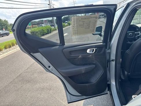 Certified 2025 Volvo XC40 B5 Plus AWD/4WD image 16