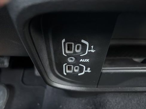 Used 2024 RAM 2500 Big Horn w/ Sport Appearance Package image 29