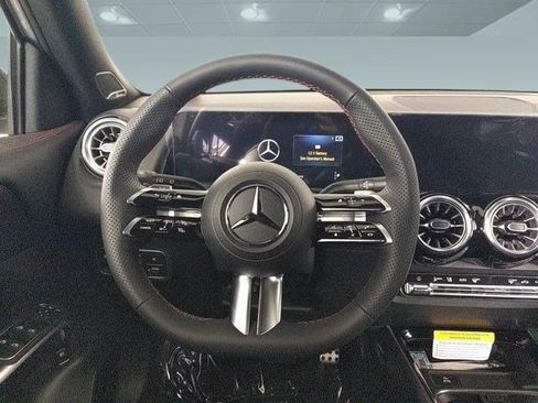 Used 2024 Mercedes-Benz GLB 250 image 11