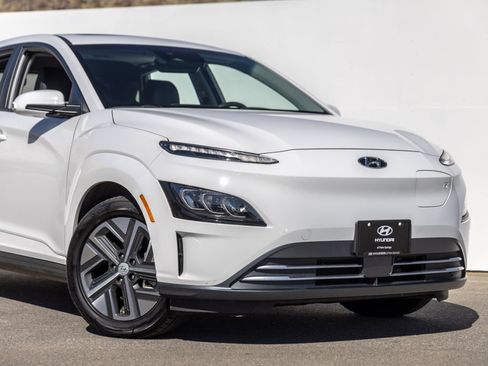 Used 2023 Hyundai Kona Limited w/ Cargo Package FWD image 8