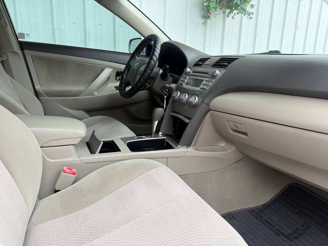 Used 2010 Toyota Camry SE FWD image 13