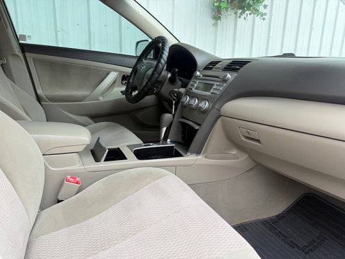 Used 2010 Toyota Camry SE FWD image 13