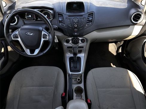 Used 2016 Ford Fiesta SE image 12