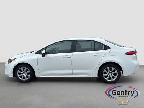 Used 2024 Toyota Corolla LE FWD image 3