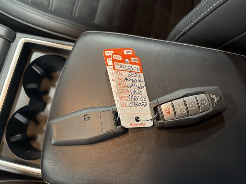 Used 2023 Mitsubishi Outlander SE image 25