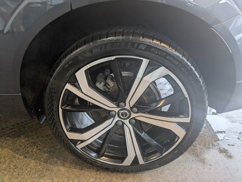 Used 2022 Volvo XC60 B6 R-Design w/ Advanced Package image 9