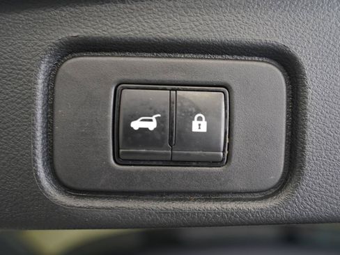 Used 2023 Nissan Pathfinder SL w/ Lighting Package (N92) FWD image 38
