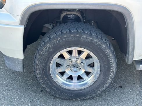 Used 2016 GMC Sierra 1500 Denali w/ Enhanced Driver Alert Package AWD/4WD image 9
