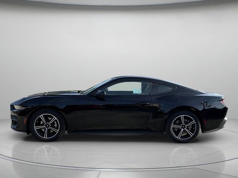 Used 2025 Ford Mustang Coupe RWD image 5