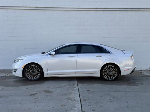 Used 2014 Lincoln MKZ 4dr Sdn AWD image 4