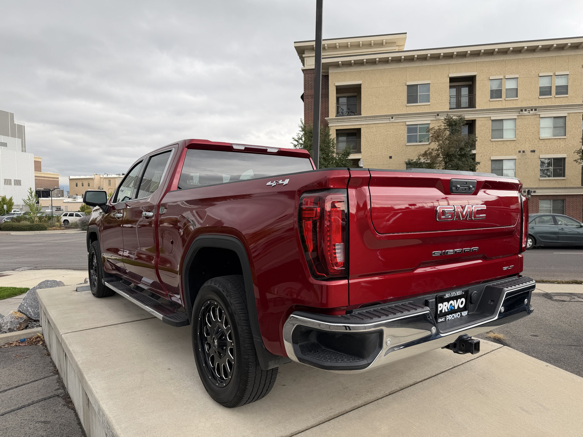 Used 2022 GMC Sierra 1500 SLT w/ SLT Convenience Package AWD/4WD image 5