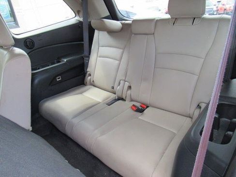Used 2016 Honda Pilot Touring image 36