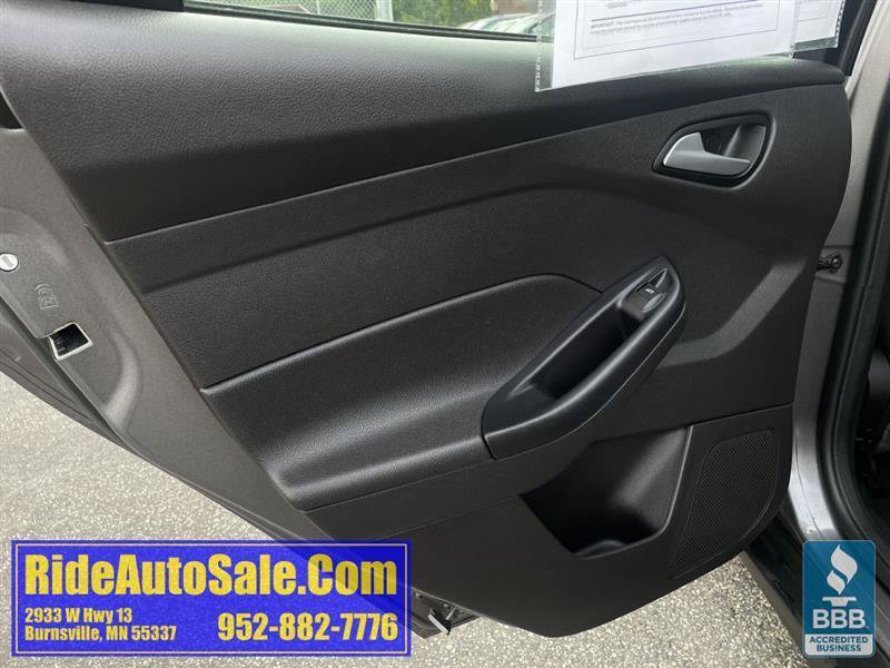 Used 2013 Ford Focus SE w/ SE Winter Pkg FWD image 11