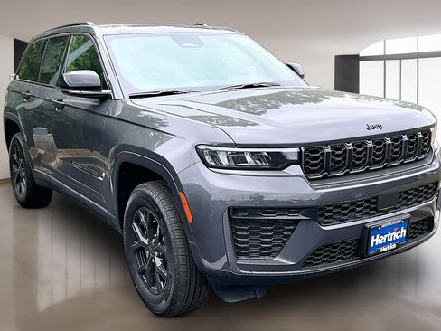 New 2026 Jeep Grand Cherokee Altitude AWD/4WD image 1