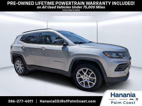 Used 2022 Jeep Compass Latitude w/ Sun and Sound Group AWD/4WD image 1