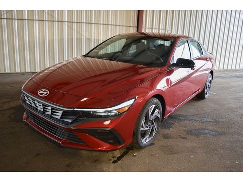 New 2025 Hyundai Elantra Sport FWD image 3