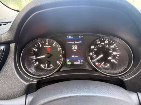 Used 2018 Nissan Rogue SV FWD image 14