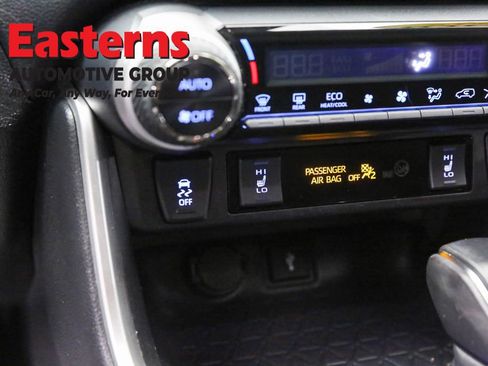 Used 2022 Toyota RAV4 SE image 21