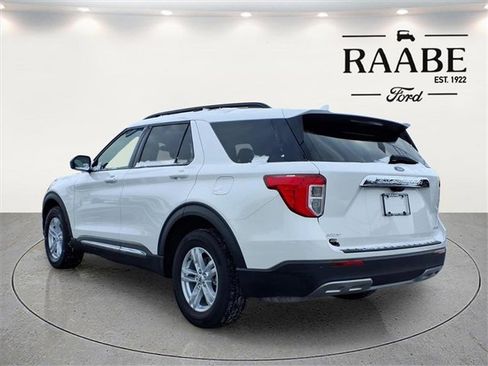 Used 2022 Ford Explorer XLT w/ Equipment Group 202A image 9