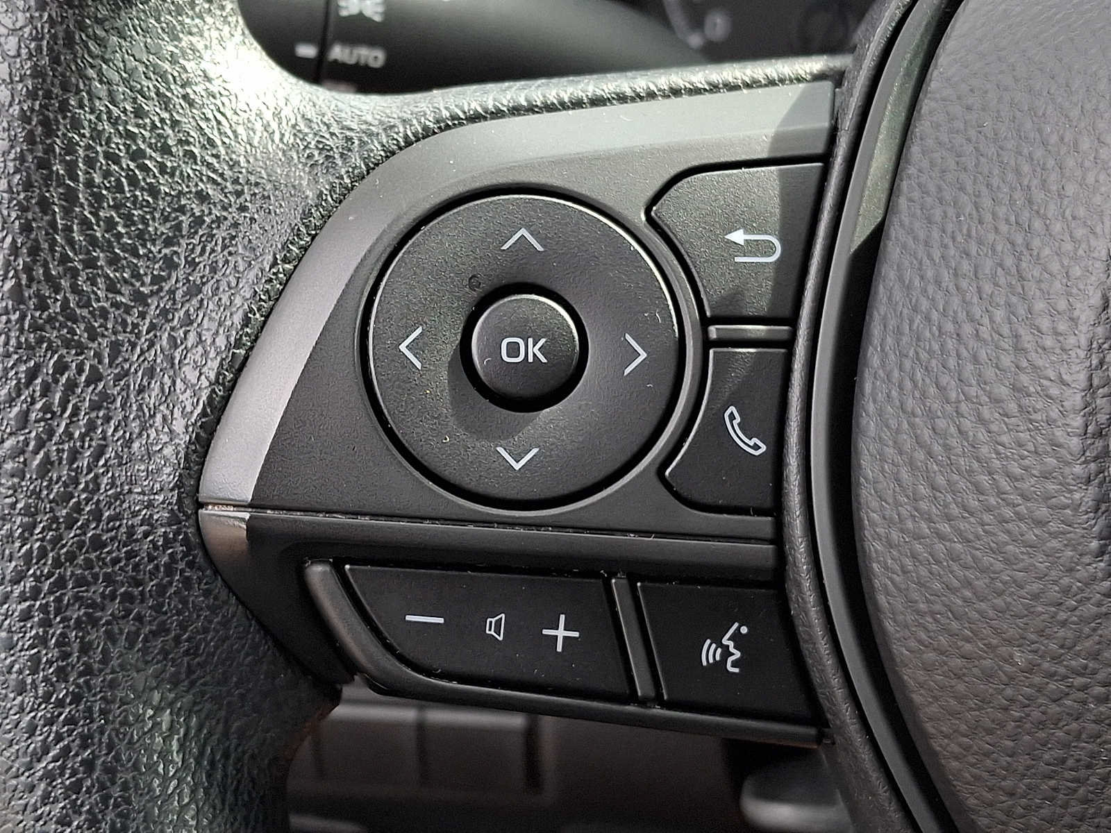 Used 2020 Toyota Corolla LE FWD image 17