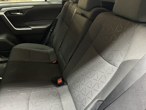 Used 2021 Toyota RAV4 XLE w/ Convenience Package FWD image 8