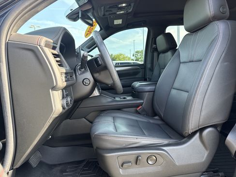 Used 2022 Chevrolet Suburban RST w/ Luxury Package RWD image 16