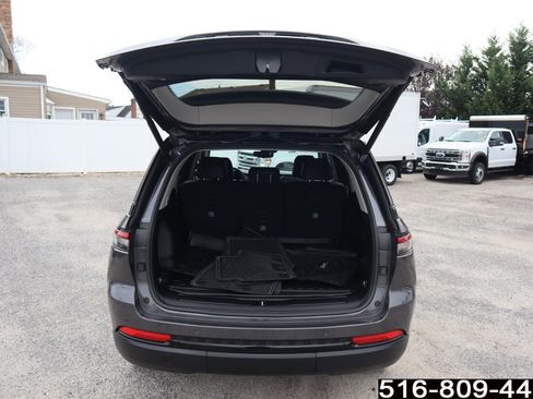 Used 2024 Jeep Grand Cherokee Limited w/ Black Appearance Package image 34