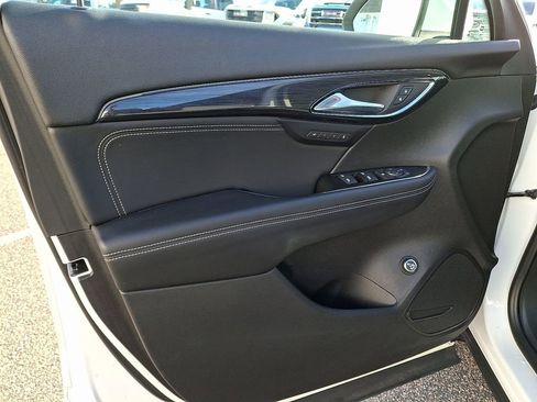 Used 2023 Buick Envision Essence image 14