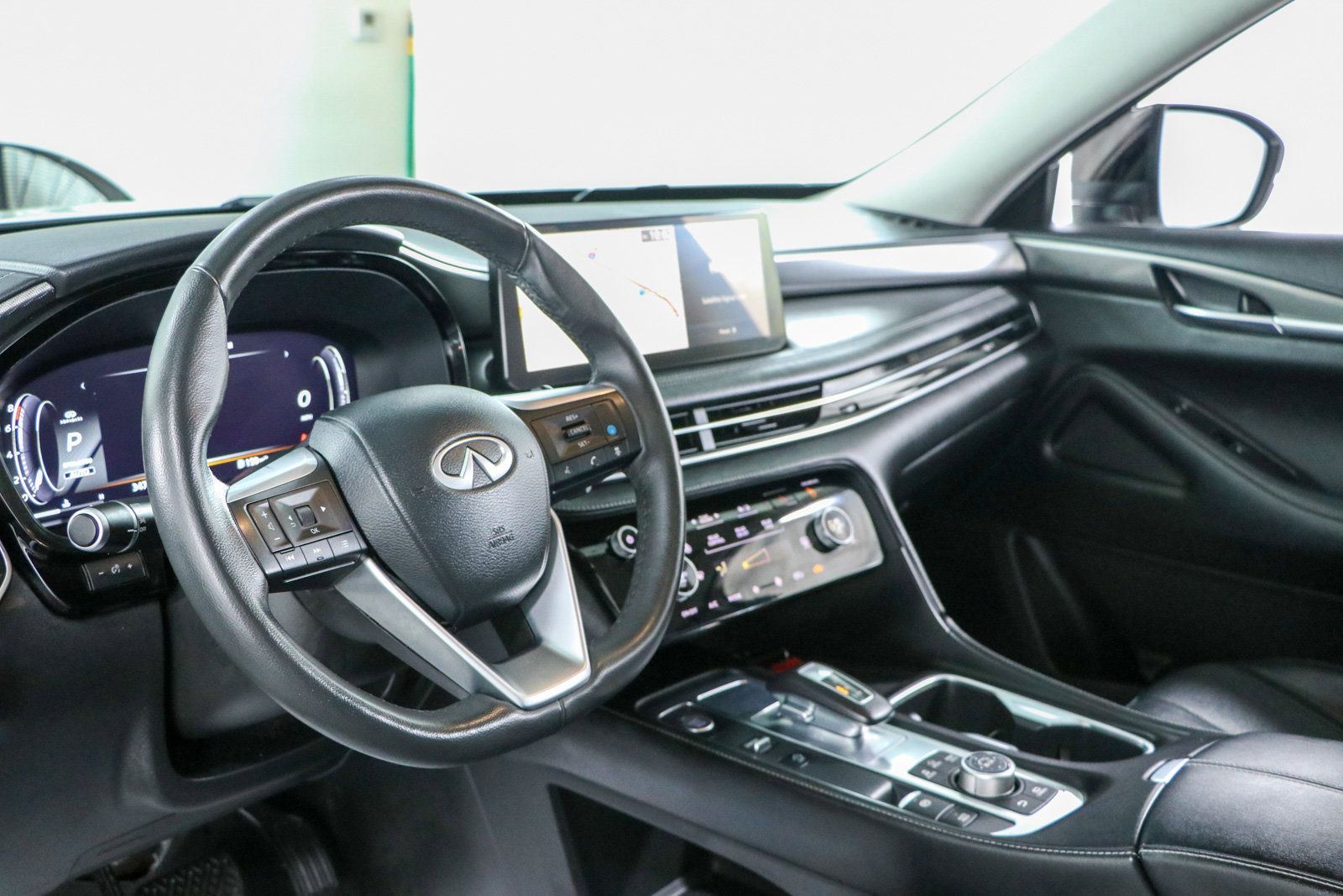 Used 2023 INFINITI QX60 Luxe w/ Cargo Package AWD/4WD image 23