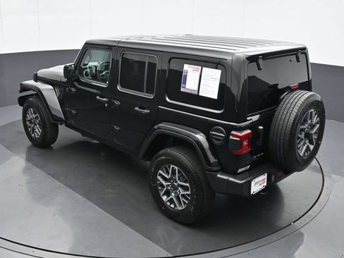 Used 2025 Jeep Wrangler Unlimited Sahara AWD/4WD image 21