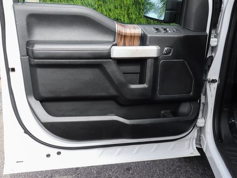 Used 2019 Ford F150 Lariat image 16