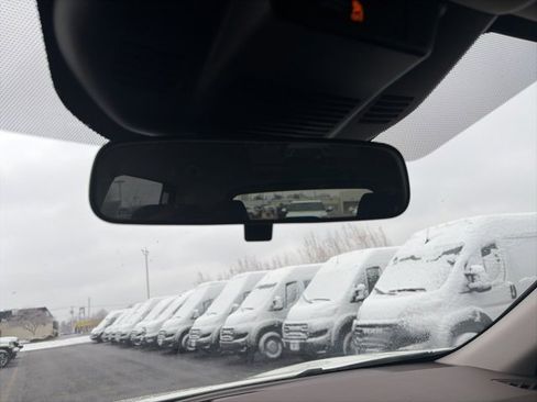 Used 2021 Nissan Rogue S image 25