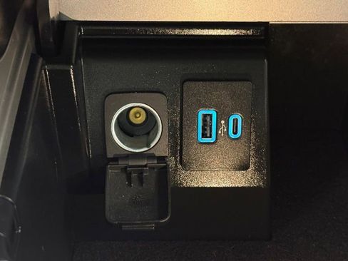 Used 2023 Ford Explorer XLT w/ Equipment Group 202A image 36