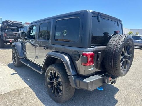 Used 2022 Jeep Wrangler Unlimited Sahara w/ Cold Weather Group AWD/4WD image 8