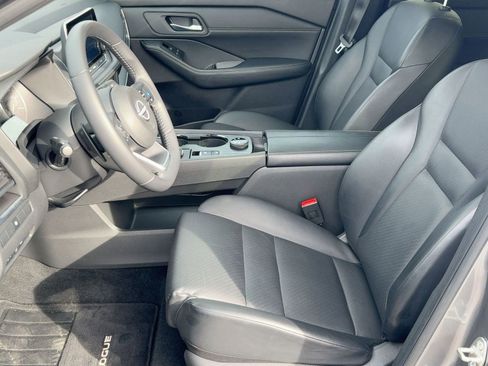 Used 2024 Nissan Rogue SV w/ SV Premium Package image 5